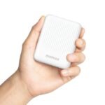 ⁦MOMAX IP123W Q.MAG Minimal2 15W 10000mAh Magnetic Wireless Battery Pack Palm Size - White⁩ - الصورة ⁦3⁩
